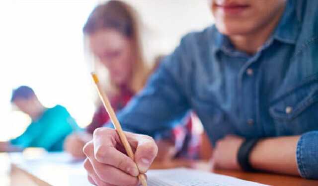 Уряд дозволив студентам складати єдиний держіспит за межами України