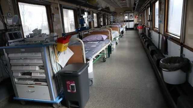 "Укрзалізниця" показала, як виглядає зсередини спеціальний поїзд для вивезення поранених