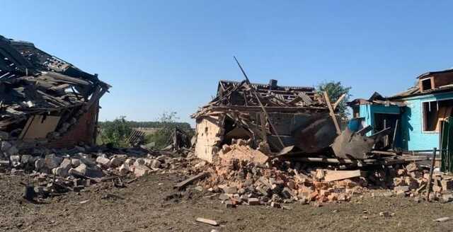 Оккупанты обстреляли село в Харьковской области, трое гражданских пострадали