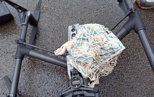 Викрадали гроші під час "обміну валют" за допомогою дрона: поліція викрила групу шахраїв