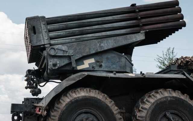 Окупанти вранці вдарили з РСЗВ по Запоріжжю: виникла пожежа