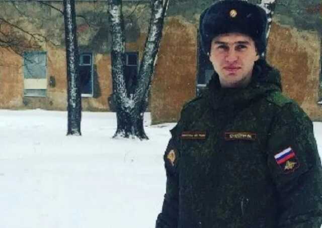 Російський військовий потрапив у секс-скандал, записавши звернення під час розваг з двома дівчатами