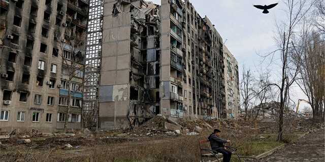 В окупованому Маріуполі повідомляють про велику кількість вибухів у районі порту