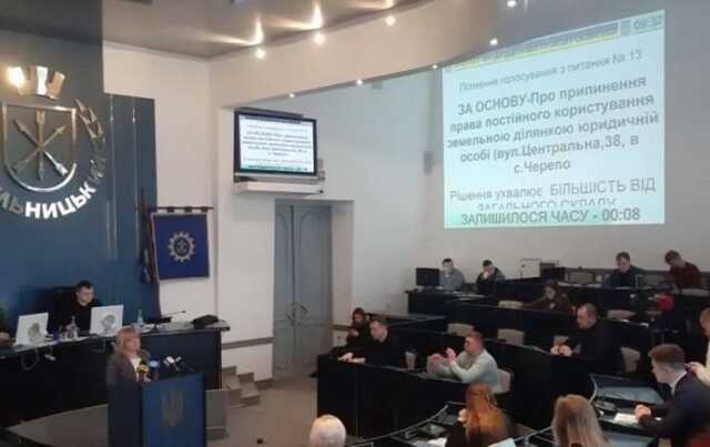 У Хмельницькому депутати позбавили землі храми УПЦ МП після побиття військового