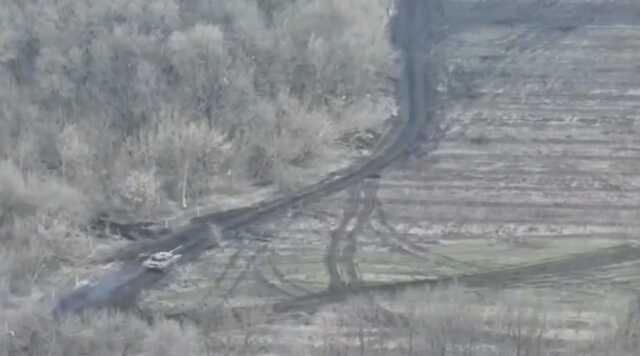 Екіпаж українського танка розбиває позиції окупантів