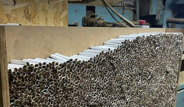 На Одещині викрили нелегальне виробництво цигарок