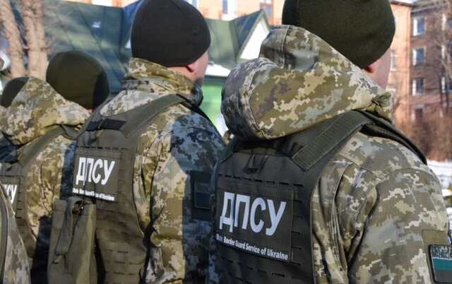 На Житомирщині українські прикордонники показали білорусам відео з правдою про війну