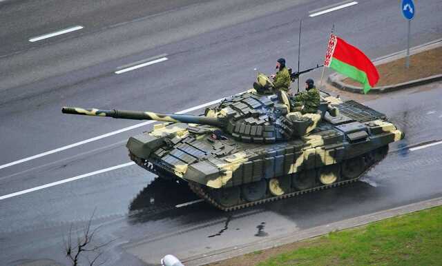 Білорусь перекинула щонайменше десяток танків до кордону з Литвою