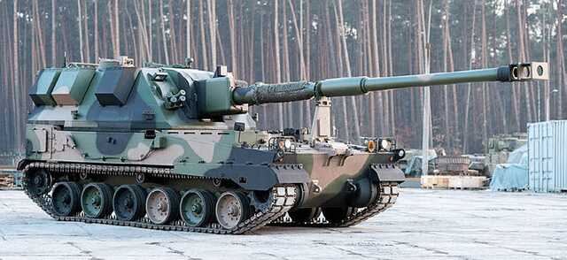 Успешно выполняют боевые задания. Военные показали в работе польские САУ Krab