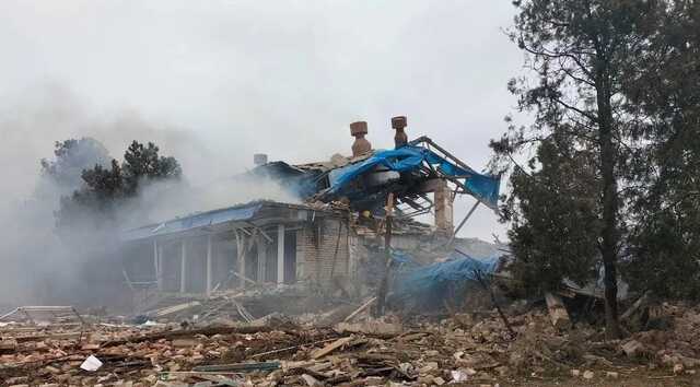 Війська РФ під час авіанальоту зруйнували школу і житлові будинки на Запоріжжі