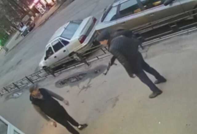 У Києві чоловік через сварку із продавцем обстріляв кіоск, де були відвідувачі