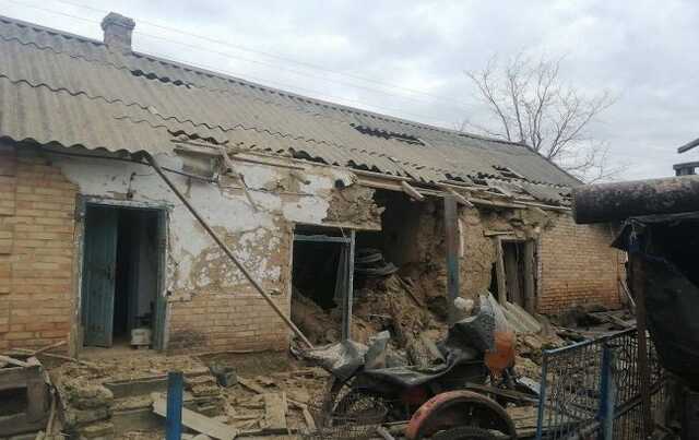 Окупанти обстріляли громаду у Дніпропетровській області та пошкодили будинок