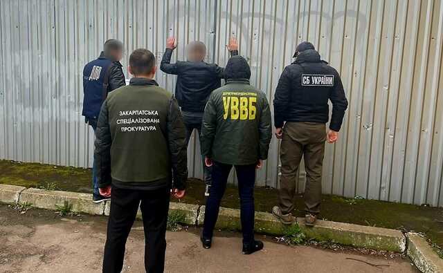 На Закарпатті прикордонник за хабарі допомогав контрабандистам