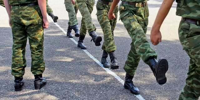 Російським школярам дозволили одразу після випуску вирушати на фронт