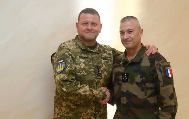 В Украину впервые приехал французский генерал и провел переговоры с Залужным