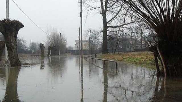 У трьох областях України масштабні підтоплення: порушено транспортне сполучення