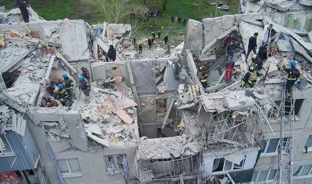 Під завалами будинку у Слов’янську залишаються п’ятеро людей