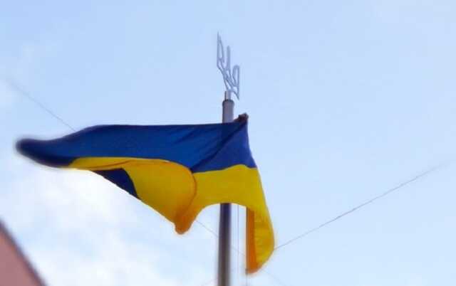 Біля Таврійського палацу у Петербурзі зірвали з флагштока український прапор