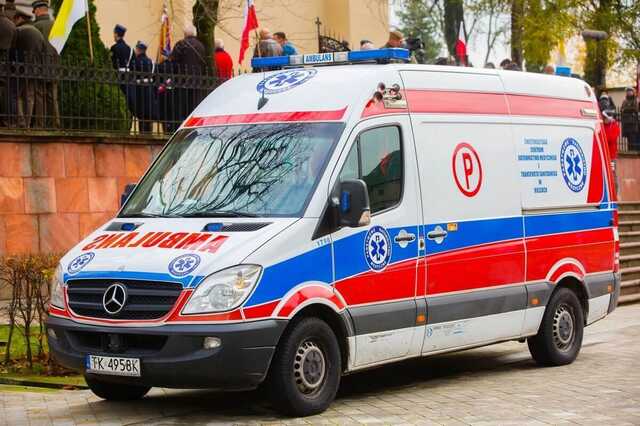 У Польщі чоловік з ножем напав на трьох українок: одна з них загинула