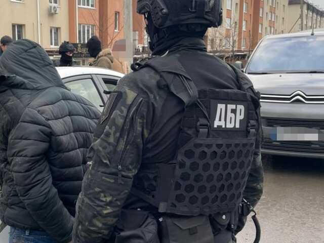 В Николаеве военные незаконно выбрали и передали другим лицам 60 автомобилей