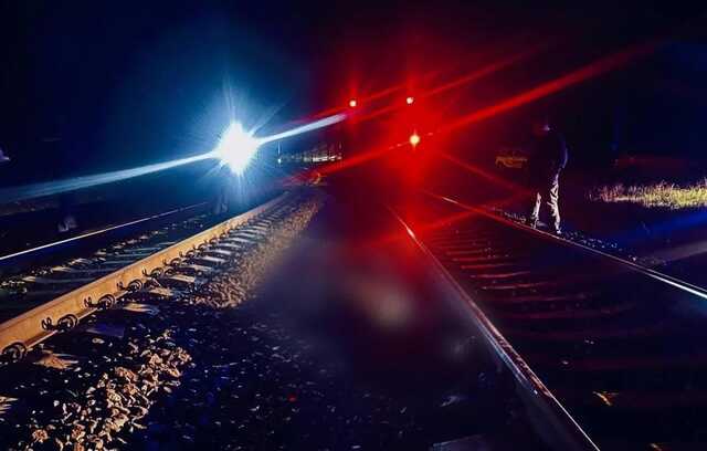 Під Києвом під колеса потягів одночасно потрапило двоє осіб: є загиблий