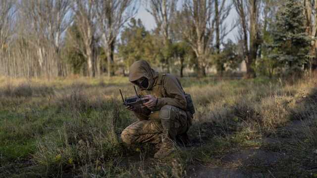 Дрон-камикадзе украинских разведчиков эффектно уничтожил минный состав россиян