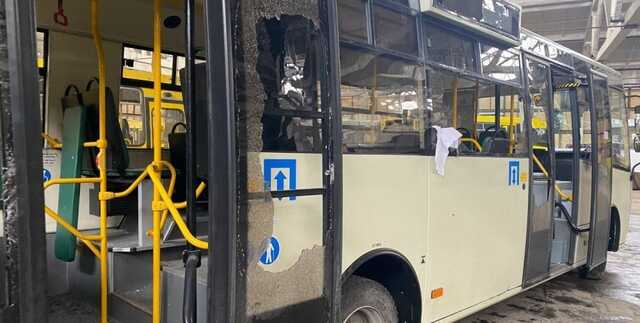 Взрывы в Херсоне: россияне атаковали автобусный парк города