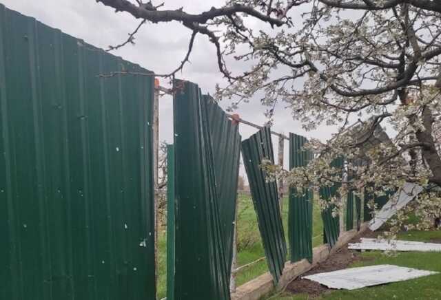 Окупанти обстріляли дві громади у Дніпропетровській області: є руйнування