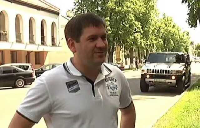 «Вова Ушастий» з «Миротворця» роз’їжджає Києвом на «Майбаху» за $200 тисяч