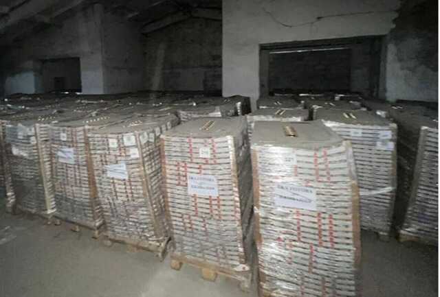 Во Львовской области обнаружили склад с тоннами гуманитарных товаров неизвестного происхождения