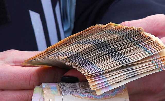 Мешканця Чернігова викрили на вимаганні хабаря за службу в добровольчому формуванні