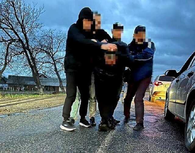 В Івано-Франківську співробітник військкомату допомагав чоловікам потрапляти  до системи «Шлях»