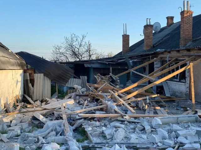 Зруйновані будинки, перебитий газогон, поранені люди: армія РФ обстріляла Марганець і Нікополь