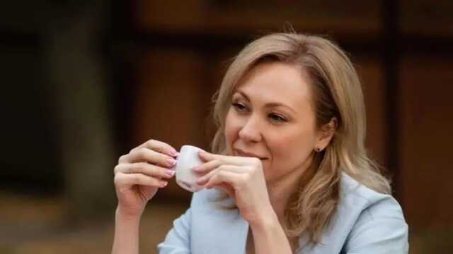 Чиновниця з команди Раїси Богатирьової оскандалилась зйомками в кліпі про Бахмут