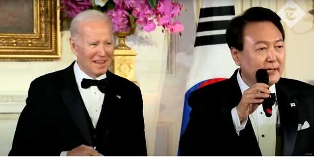 Президент Південної Кореї заспівав американську пісню на прохання Байдена