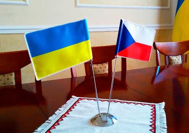 Україна та Чехія домовилися про спільне виробництво зброї та боєприпасів