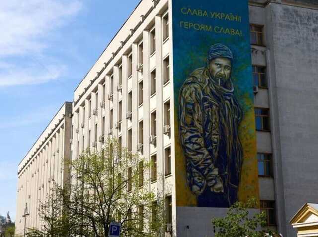 У центрі Києва з’явився мурал на честь розстріляного окупантами Героя Мацієвського
