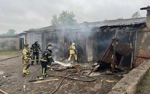 Окупанти вранці з РСЗВ ударили по центру Куп’янська: почалися пожежі