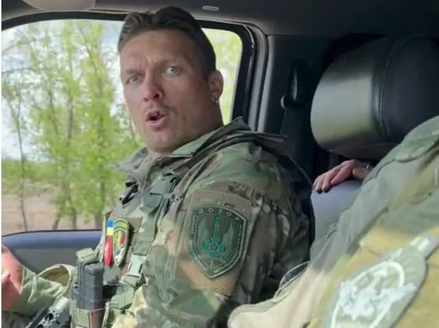 "Буду врагов крушить вдребезги". Усик зачитал рэп в форме ВСУ