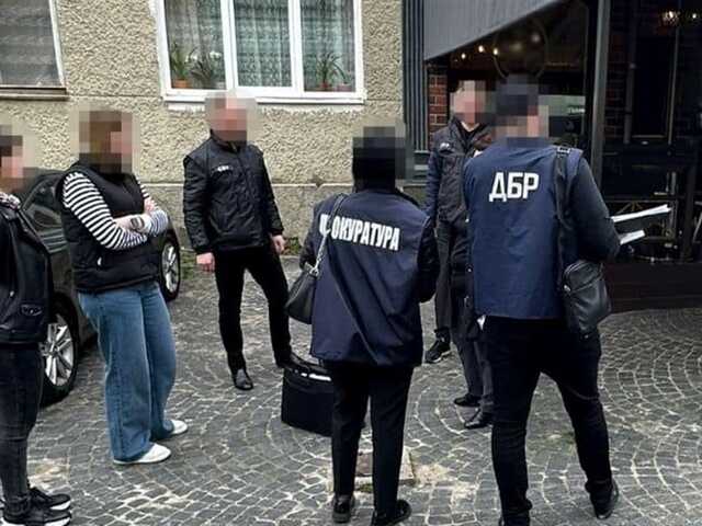 Інспекторка податкової вимагала хабара у доларах від підприємства