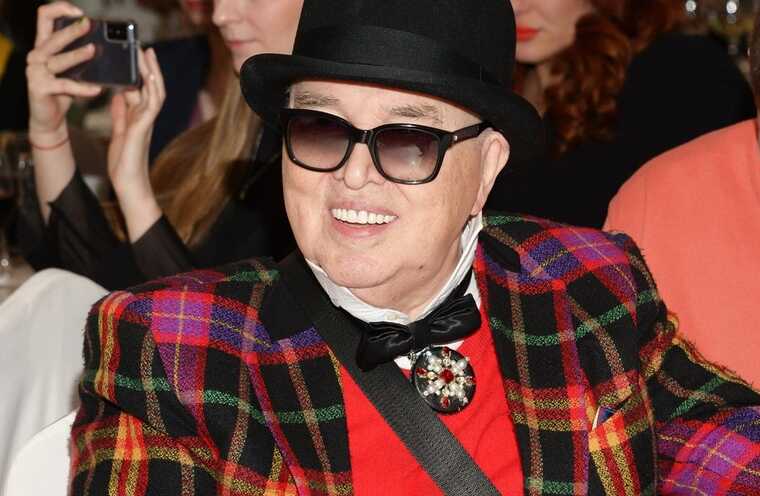 В России неожиданно скончался известный ведущий и модельер - росСМИ