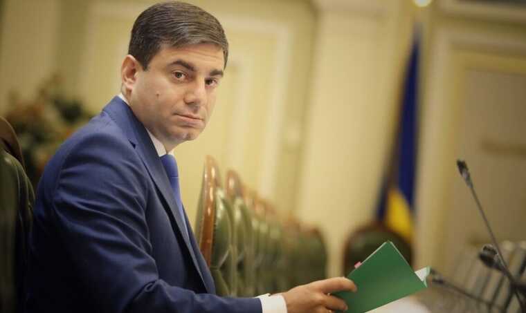 У 430 українців та молдаванина незаконно вилучили та заарештували паспорти, - омбудсмен