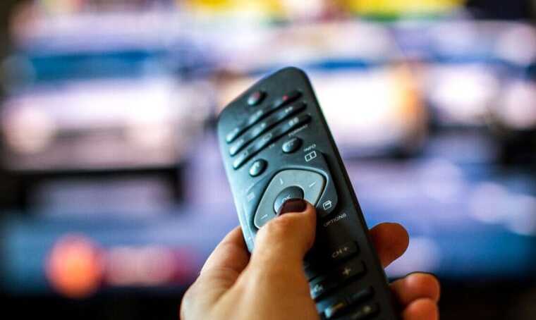 Українцям крутитимуть більше реклами на радіо та телебаченні: законопроєкт пройшов перше читання