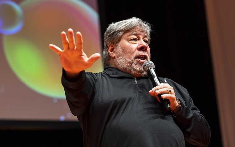 Хрещений батько штучного інтелекту заявив, що для захисту від злочинців потрібне регулювання ШІ