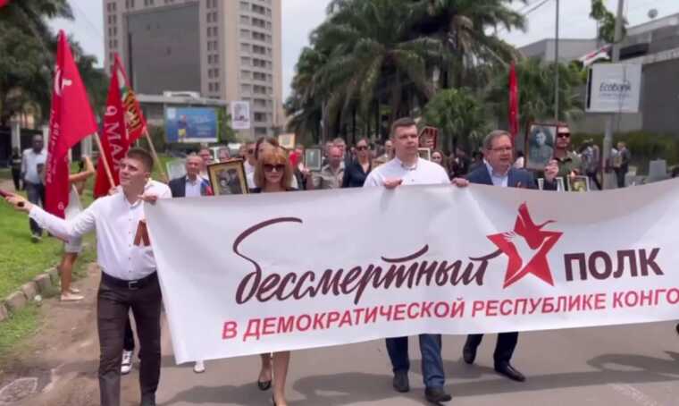 З "Катюшею" і триколором: РФ влаштувала "побєдобєсний" "Безсмертний полк" в Африці