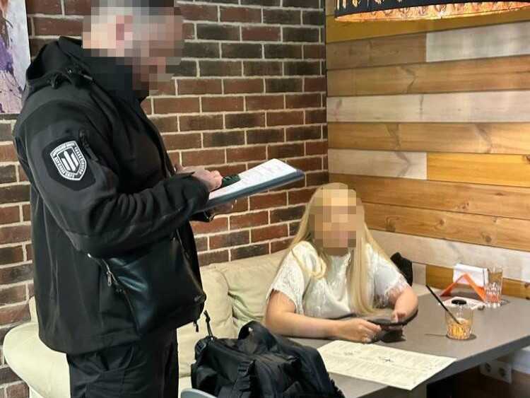 У Харкові прокурор вимагав 35 тисяч доларів