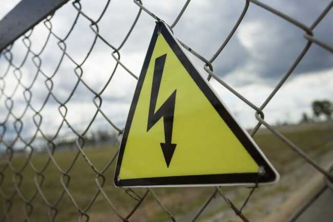 «Корумпанти домовилися на трьох»: Чому Молдова перепродує до Румунії українську електроенергію