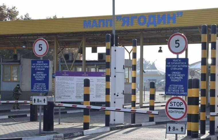 На границе Украины и Польши может остановиться проезд грузовиков