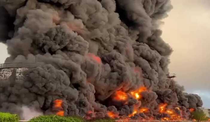 У соцмережах публікують супутникові знімки нафтобази під Севастополем після удару