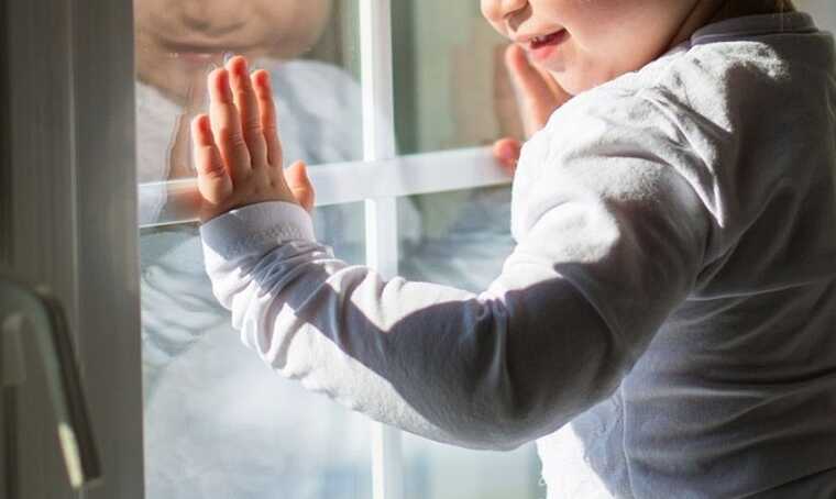 В Одессе двухлетний мальчик выпал с пятого этажа и погиб на месте